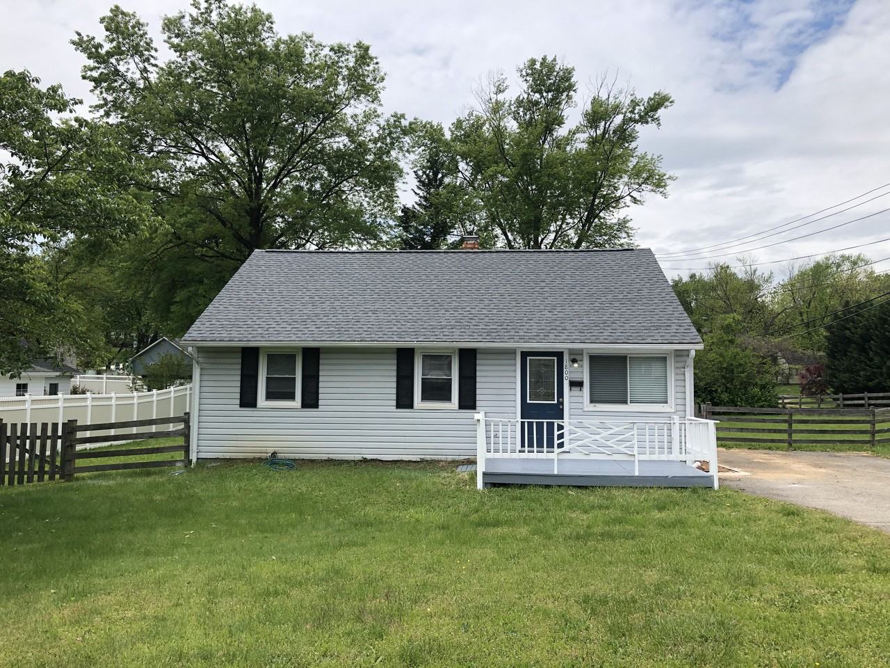 1800 Pimmit Dr - Photo 2 of 19