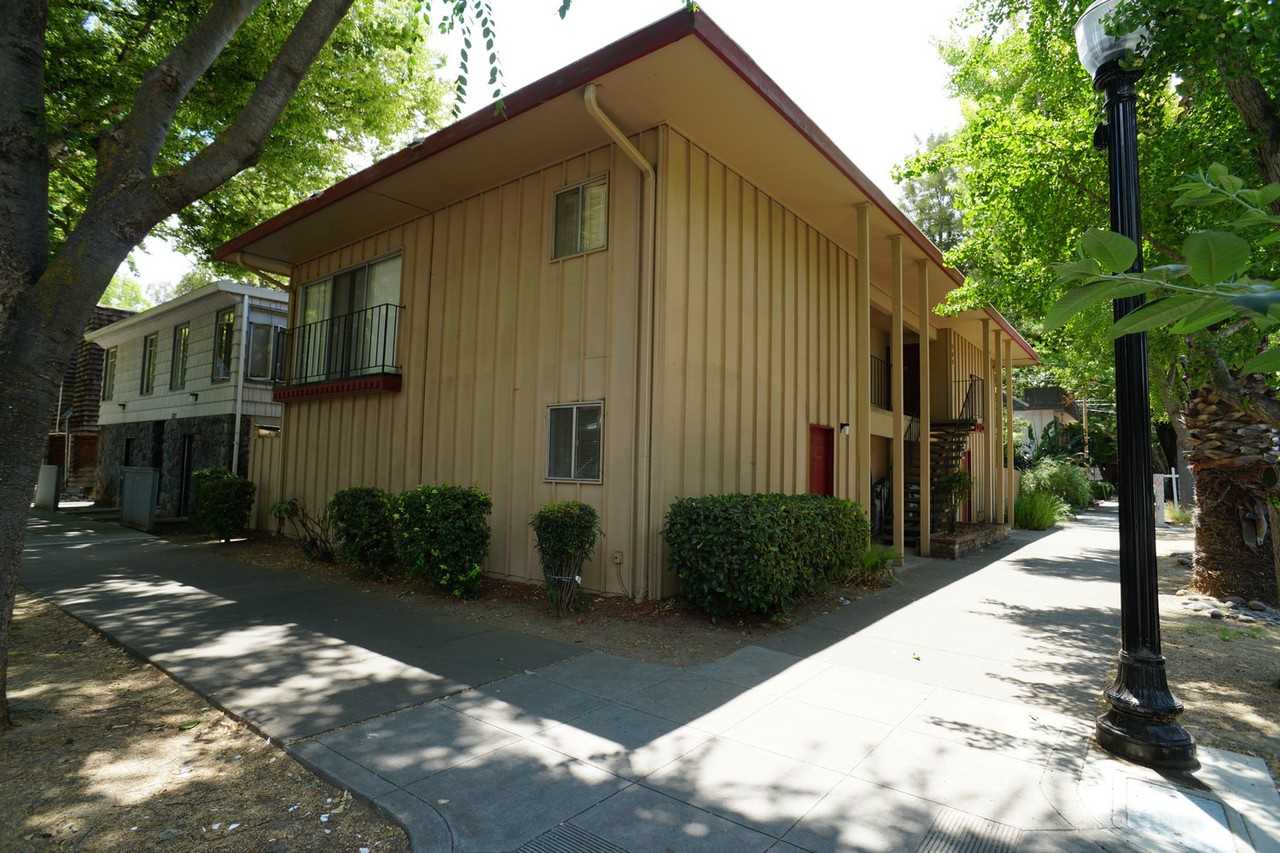 805 18th St #A - Photo 2 of 12