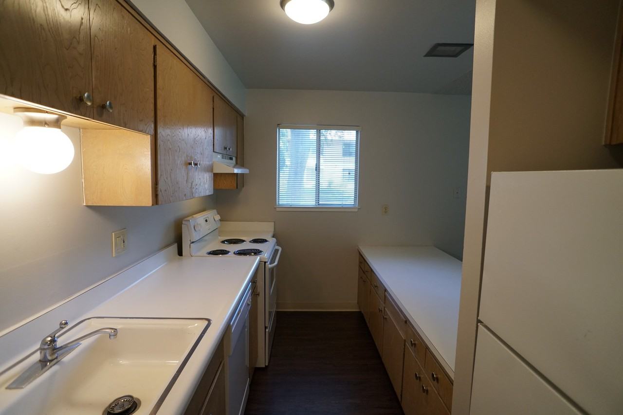 805 18th St #A - Photo 3 of 12