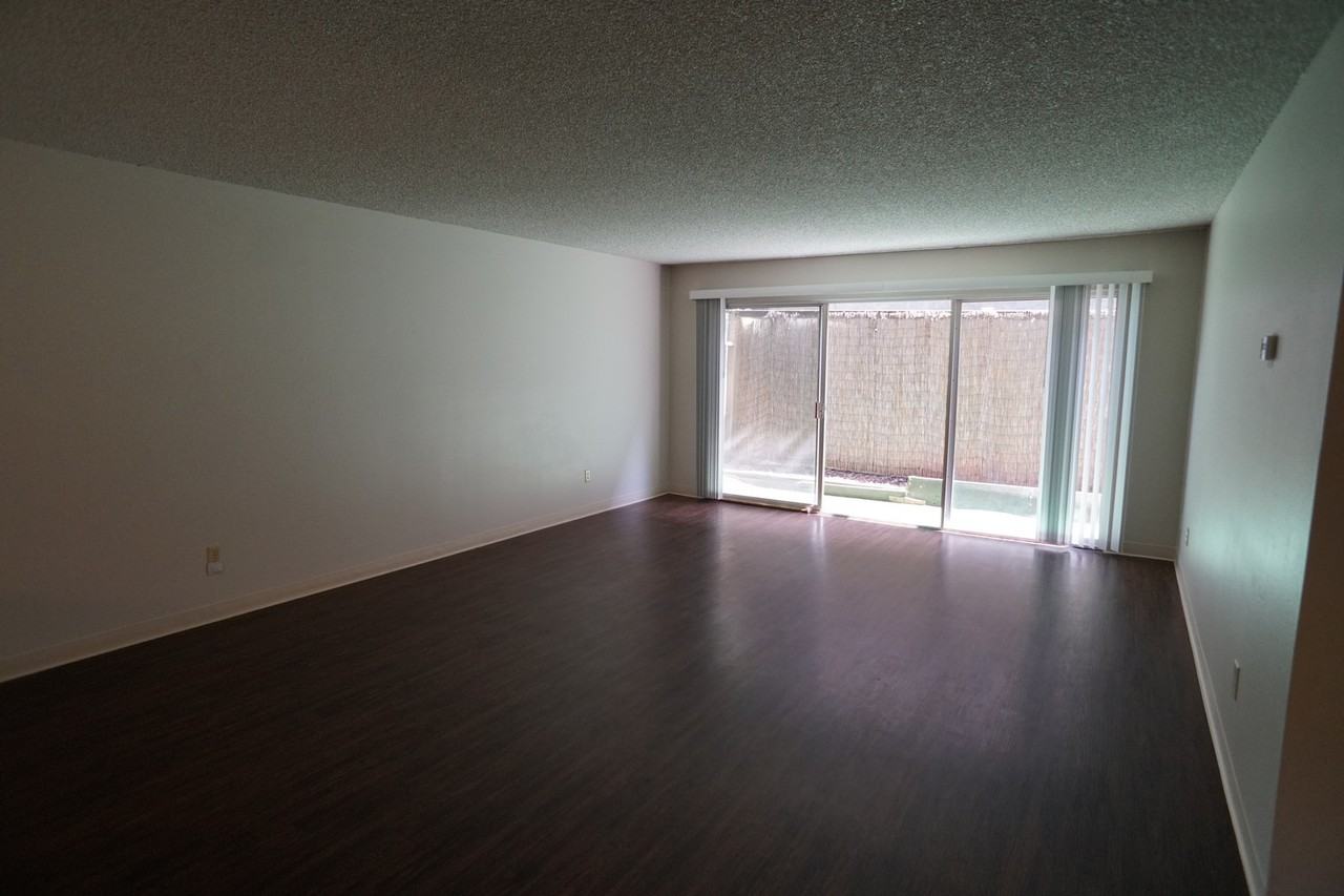 805 18th St #A - Photo 5 of 12