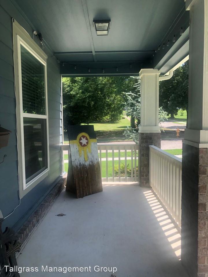 1127 N Boston Ave - Photo 3 of 3