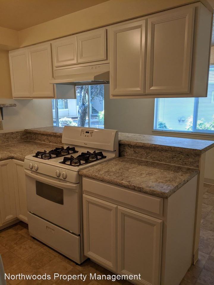 255 Gateway Blvd #B - Photo 3 of 10