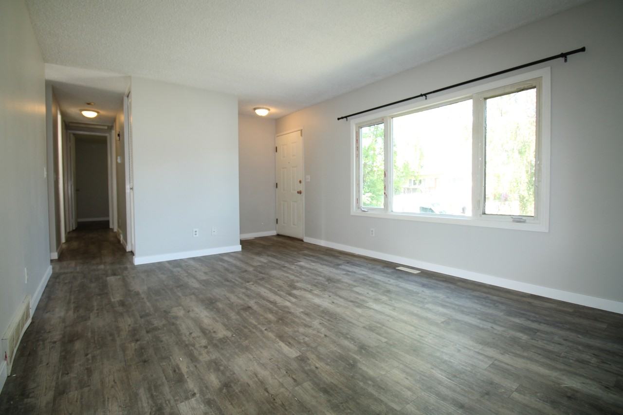 9827 166 Ave Nw - Photo 3 of 18