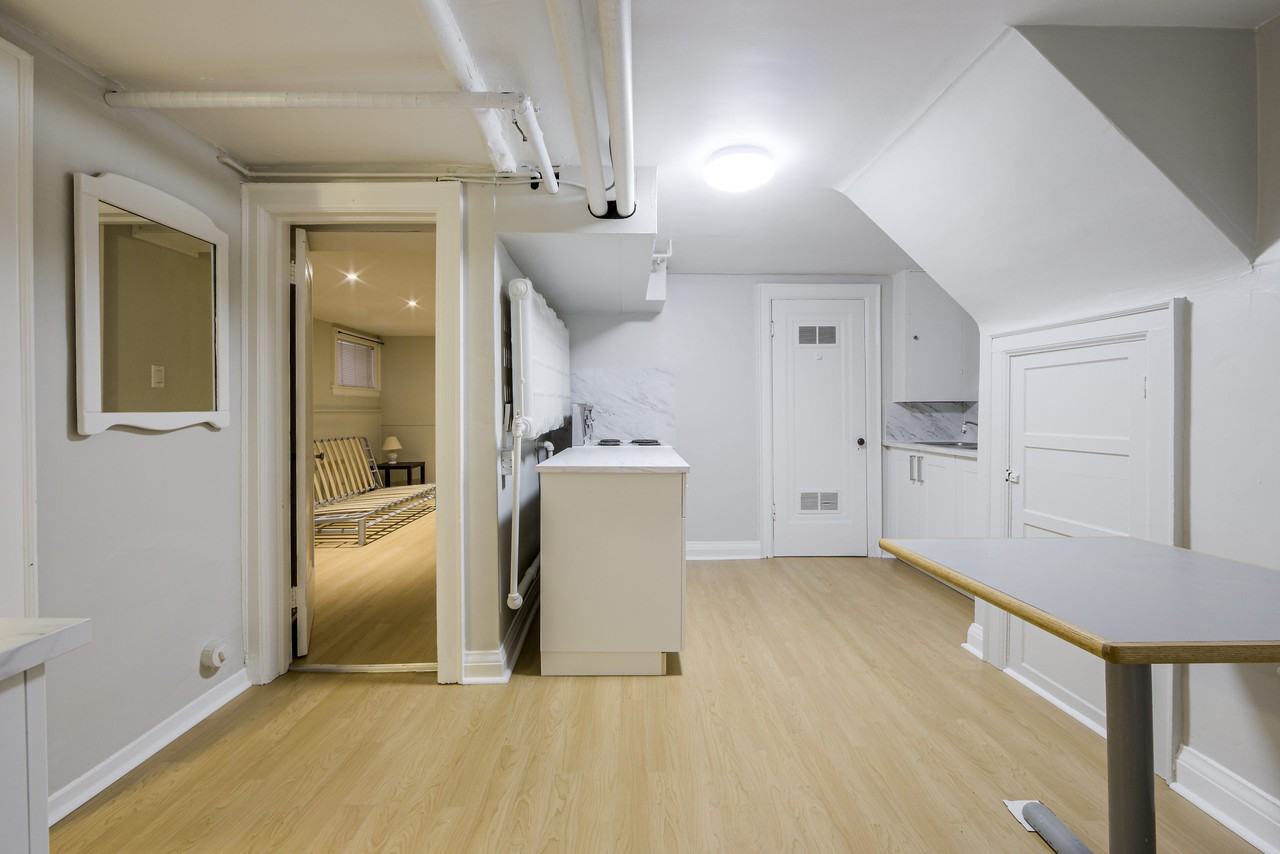 262 Soudan Ave - Photo 2 of 19