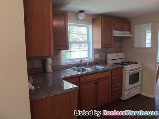 911 6th Ave N - Photo 2 of 9
