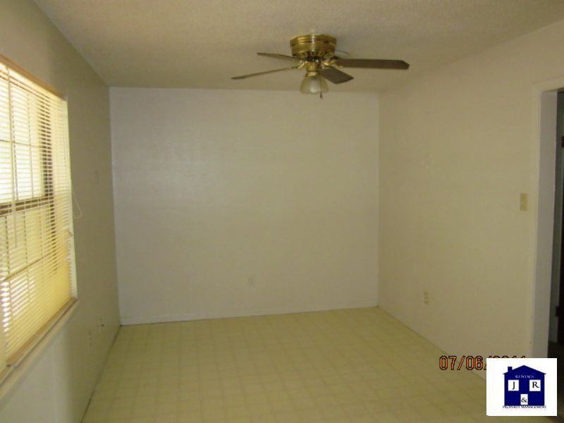 501 Bond St - Photo 3 of 12