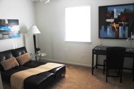 3606 Mahan St - Photo 3 of 6