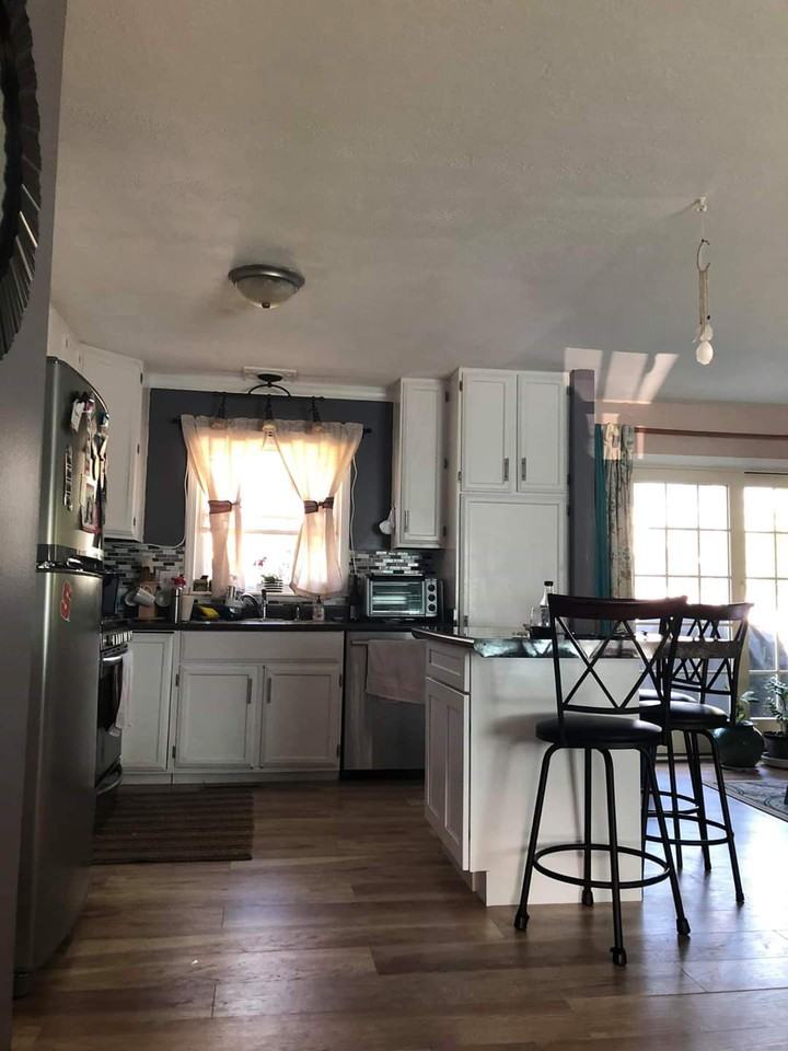 208 Meadowbrook Parkway East - Photo 2 of 18