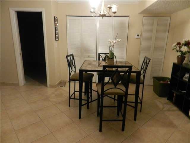 733 SE 1st Way #203