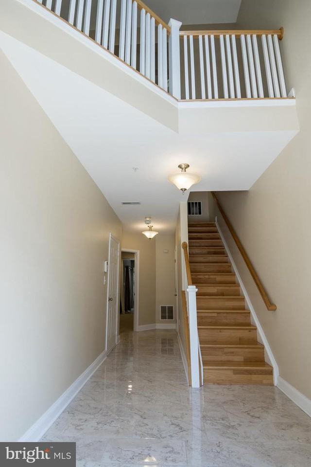 888 Stonehurst Ct - Photo 2 of 40