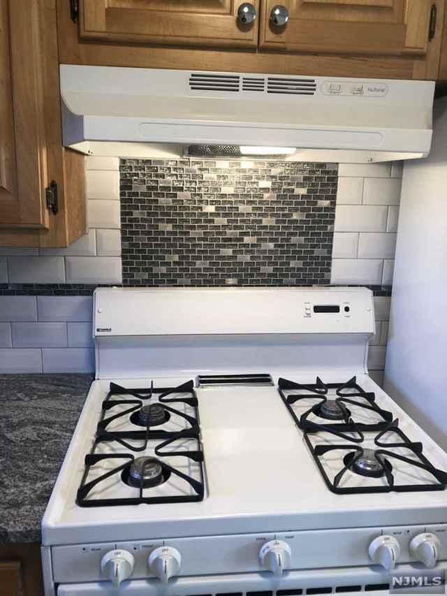 241 Phelps Ave - Photo 3 of 17