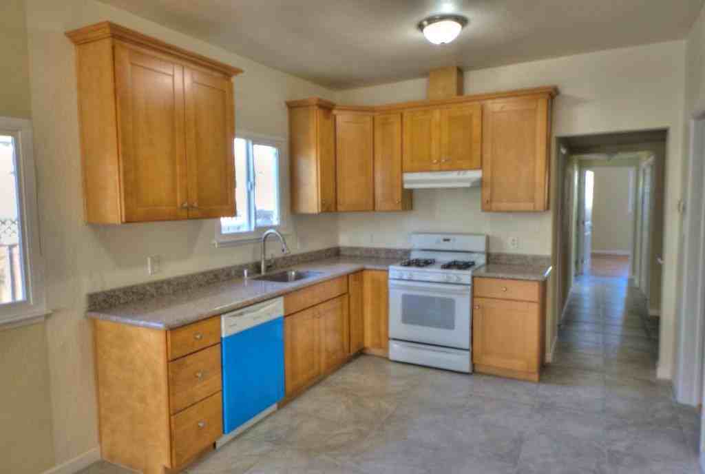 1213 E San Fernando St - Photo 3 of 12