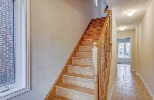 34 Shiff Crescent - Photo 3 of 8