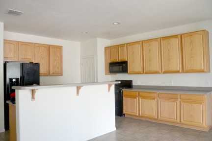 1576 W Beantree Ln - Photo 3 of 15