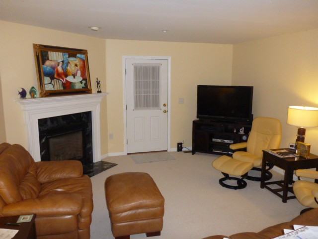 225 Belknap Drive - Photo 2 of 14