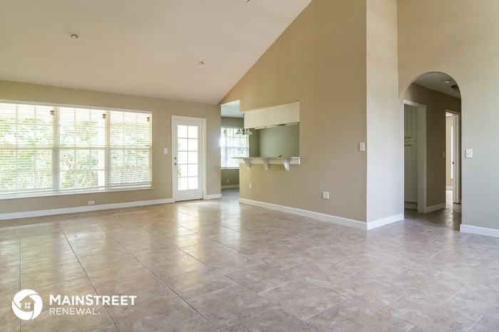 829 Trailwood Ave - Photo 2 of 15