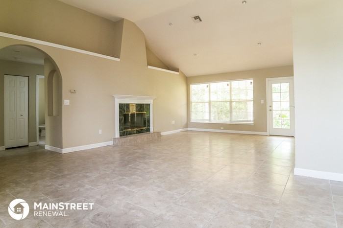 829 Trailwood Ave - Photo 3 of 15