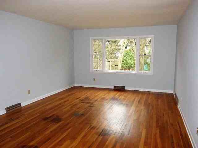 451 Lambourne Ave - Photo 3 of 20