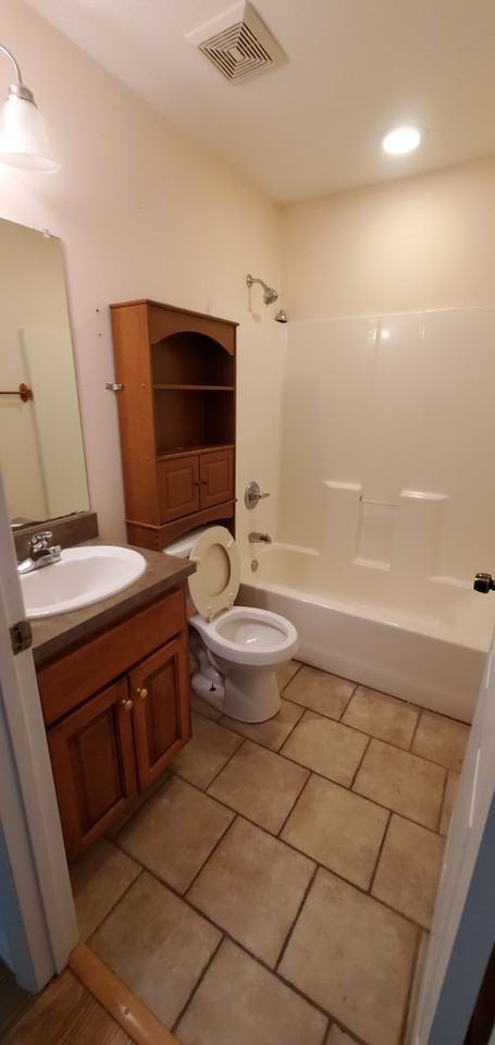 630 Sw Highland Ave - Photo 2 of 11