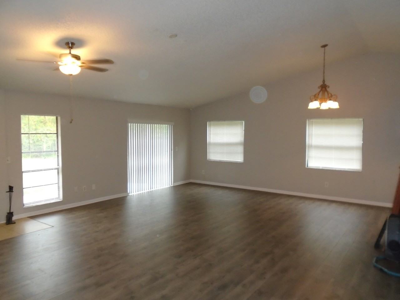 1206 Sail Way - Photo 2 of 8