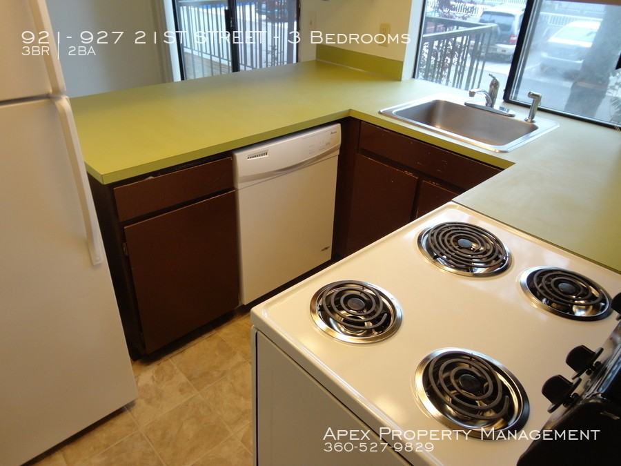 921 - 927 21st Street - Photo 3 of 14