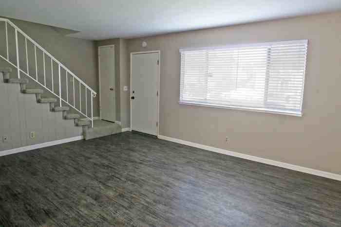 578 Carpentier Way - Photo 2 of 13