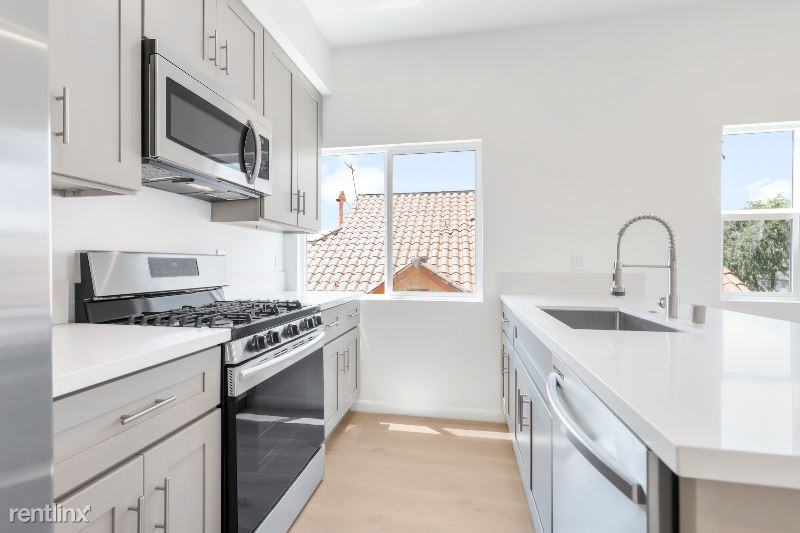 5234 1/2 W 20th St - Photo 3 of 17