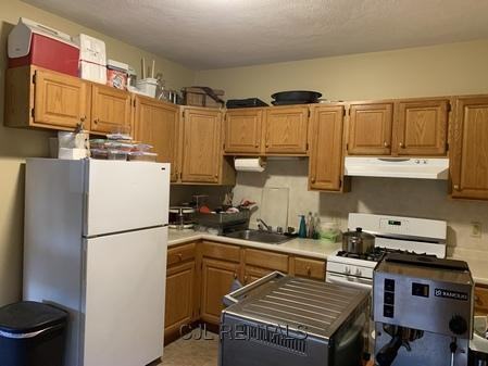 134 Summer St - Photo 3 of 10