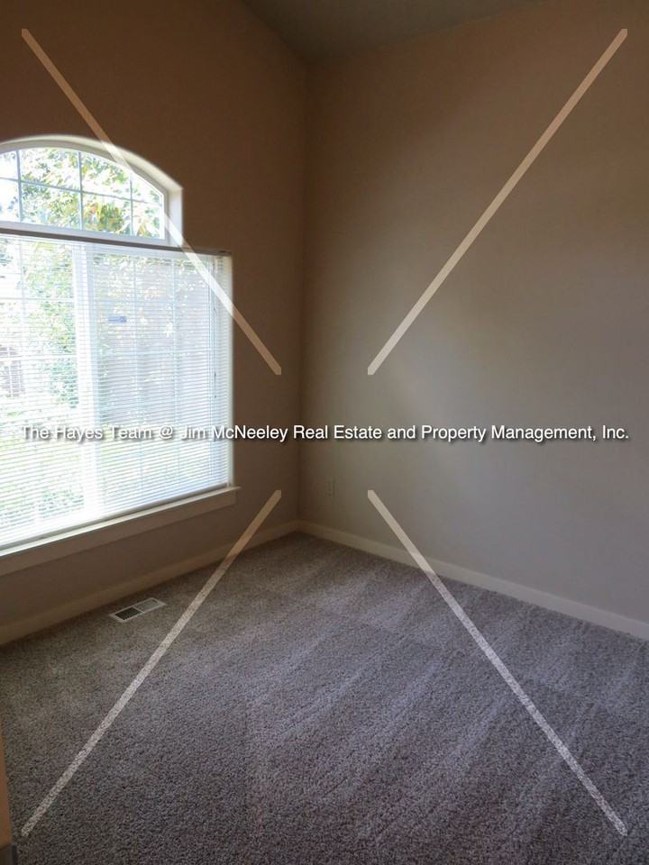 1918 Sw Bettys Pl - Photo 2 of 32