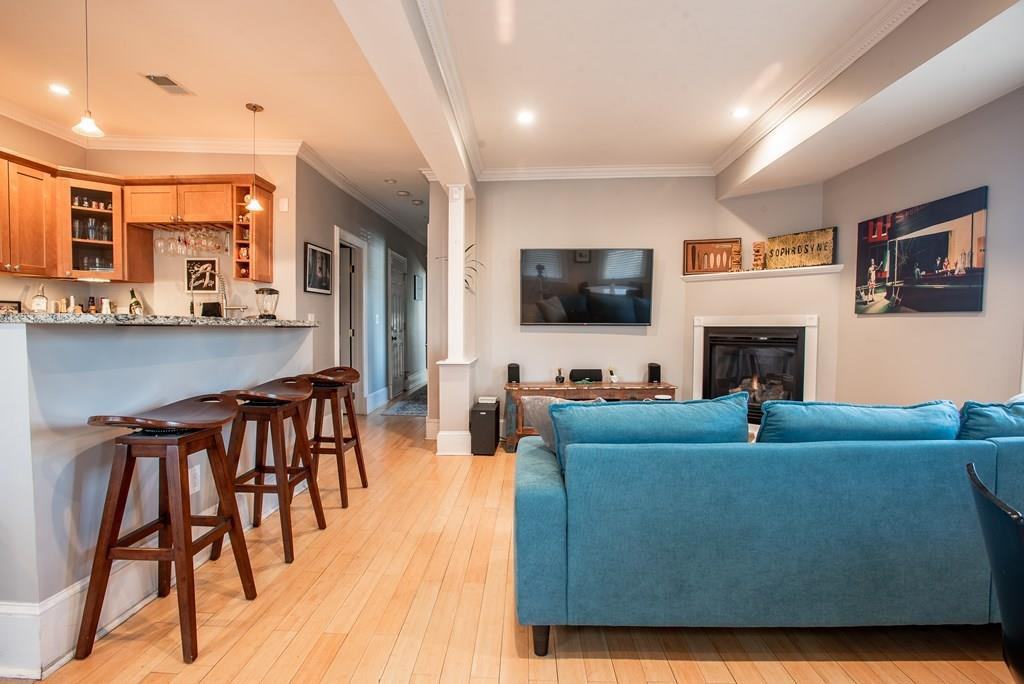 26 Beach St Apt 2 - Photo 3 of 21