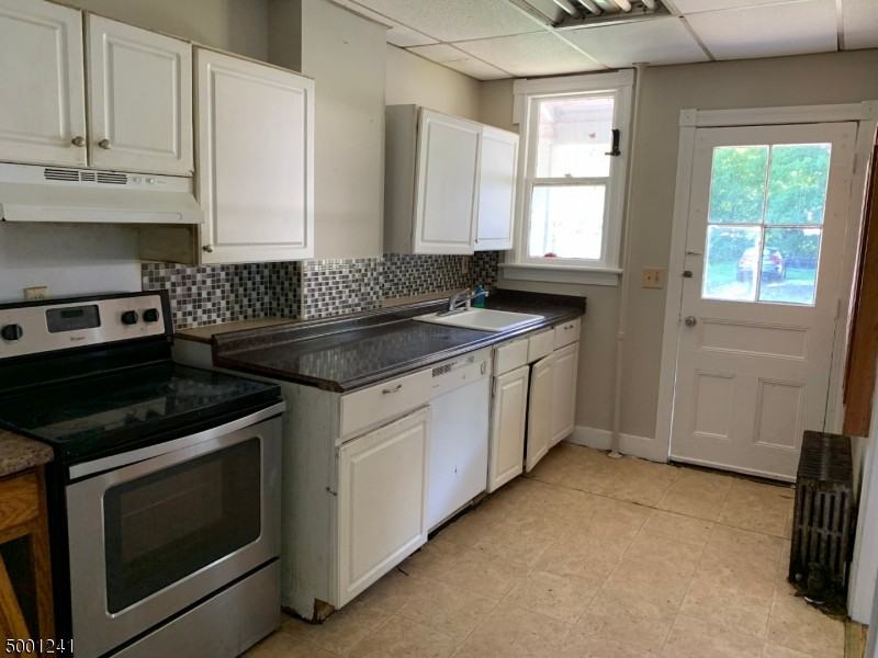 112 Broad St - Photo 2 of 8