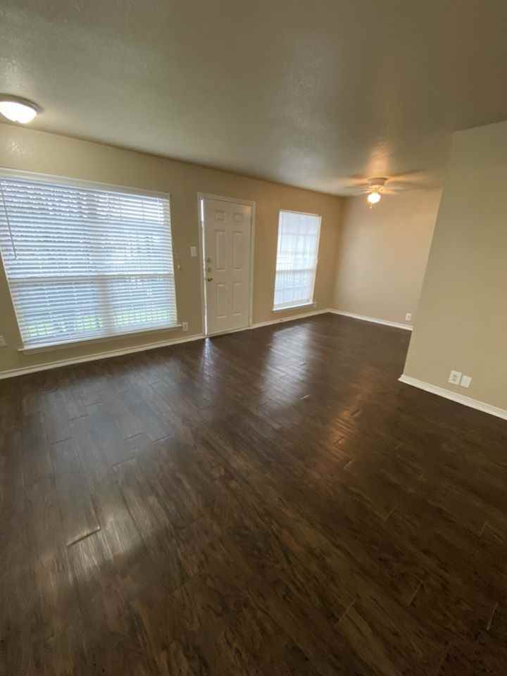 Courtyard Apartments - Photo 3 of 8