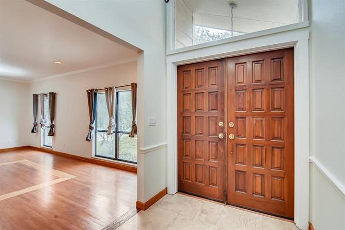 100 Crestwood Dr - Photo 2 of 19