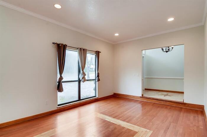 100 Crestwood Dr - Photo 3 of 19