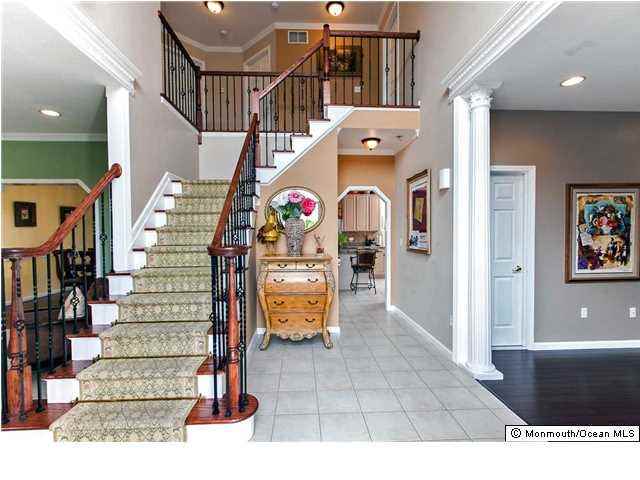 17 Delta Dr - Photo 2 of 21