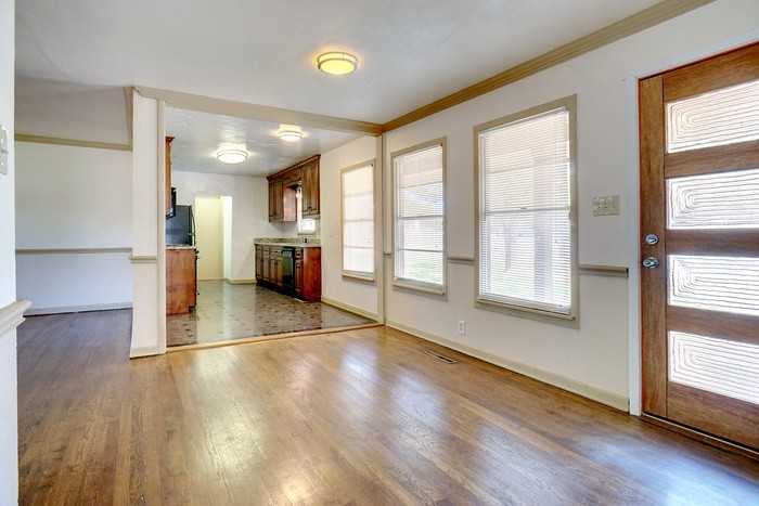 3900 Sanguinet St - Photo 3 of 26