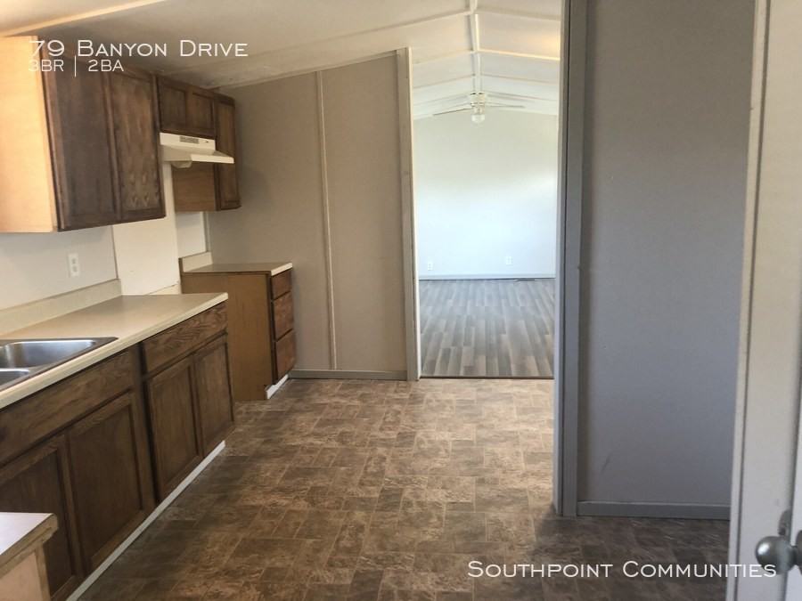 79 Banyon Dr - Photo 2 of 12