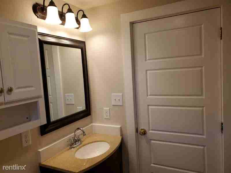 323 Smith Ave - Photo 2 of 25