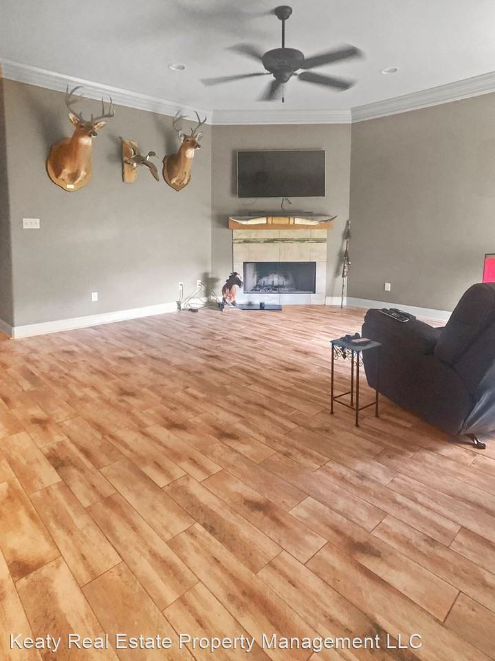 109 Scarlet Oak Dr - Photo 2 of 20