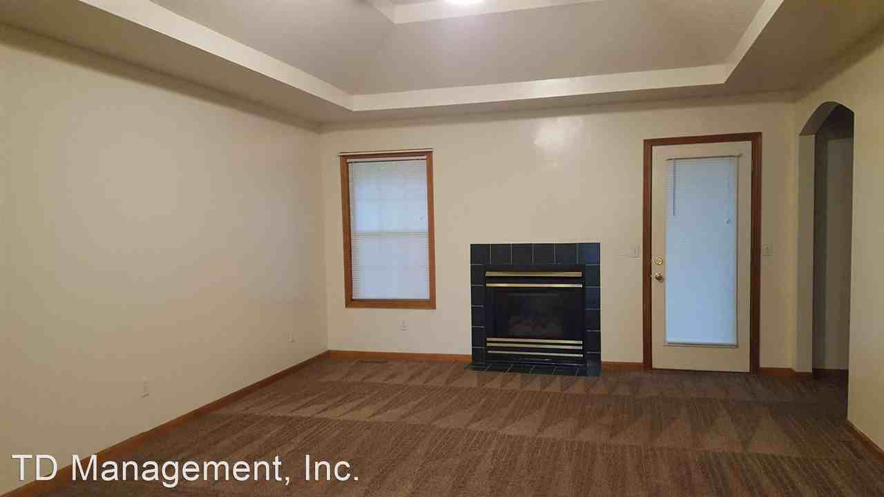 826 Pershing St - Photo 3 of 27