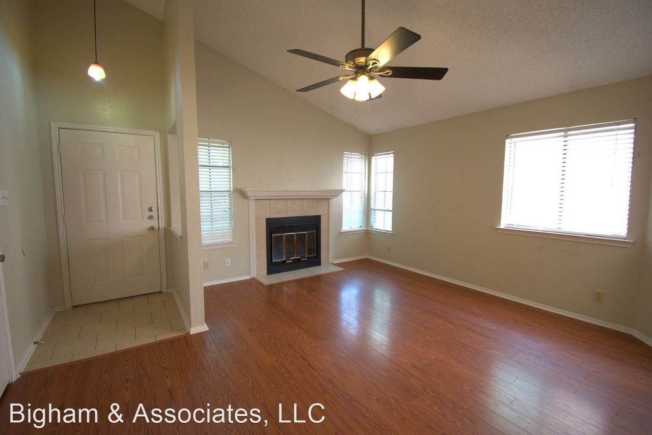 912 Greenbriar Loop - Photo 3 of 19