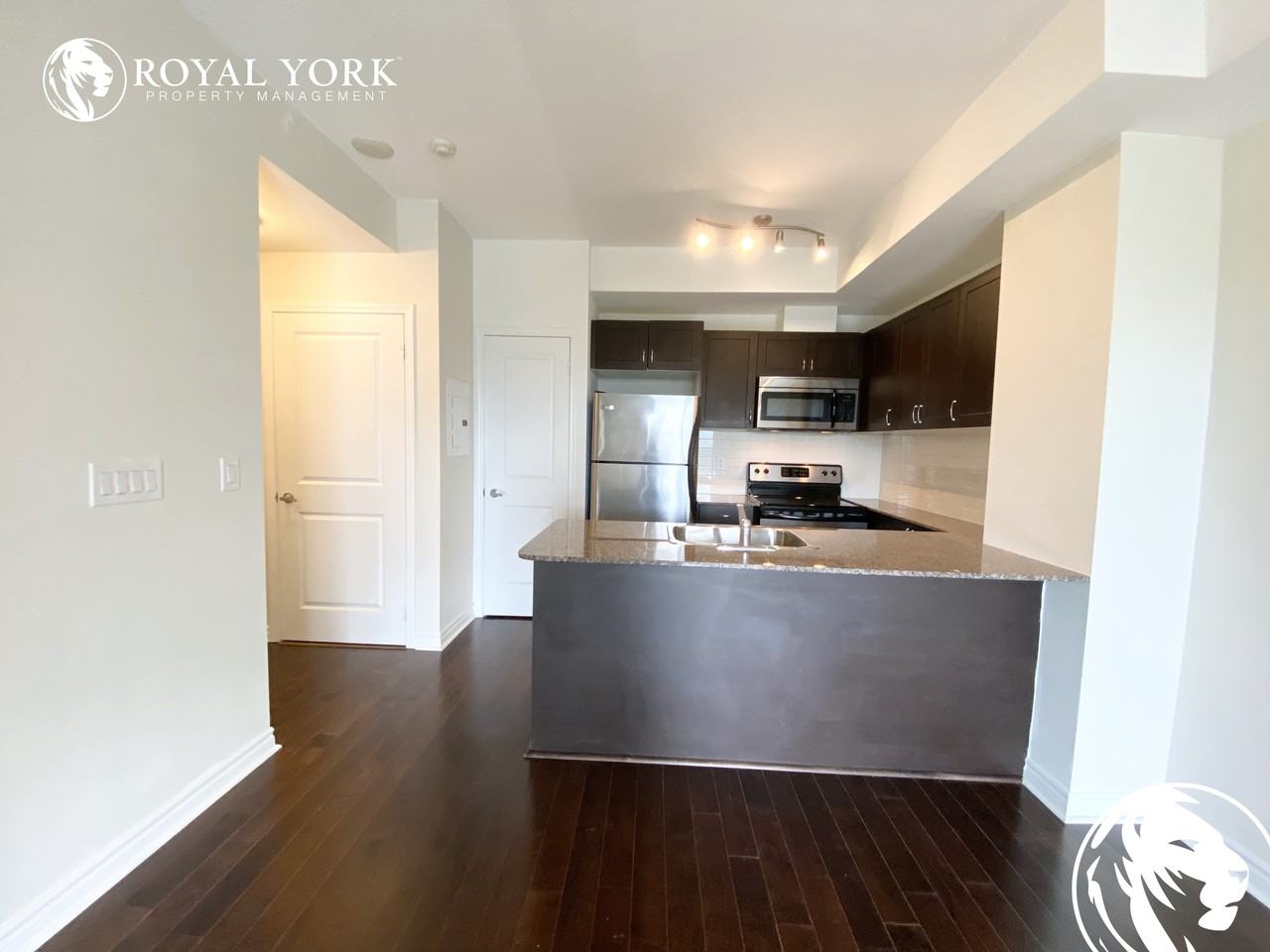 385 Chicago - Photo 2 of 26