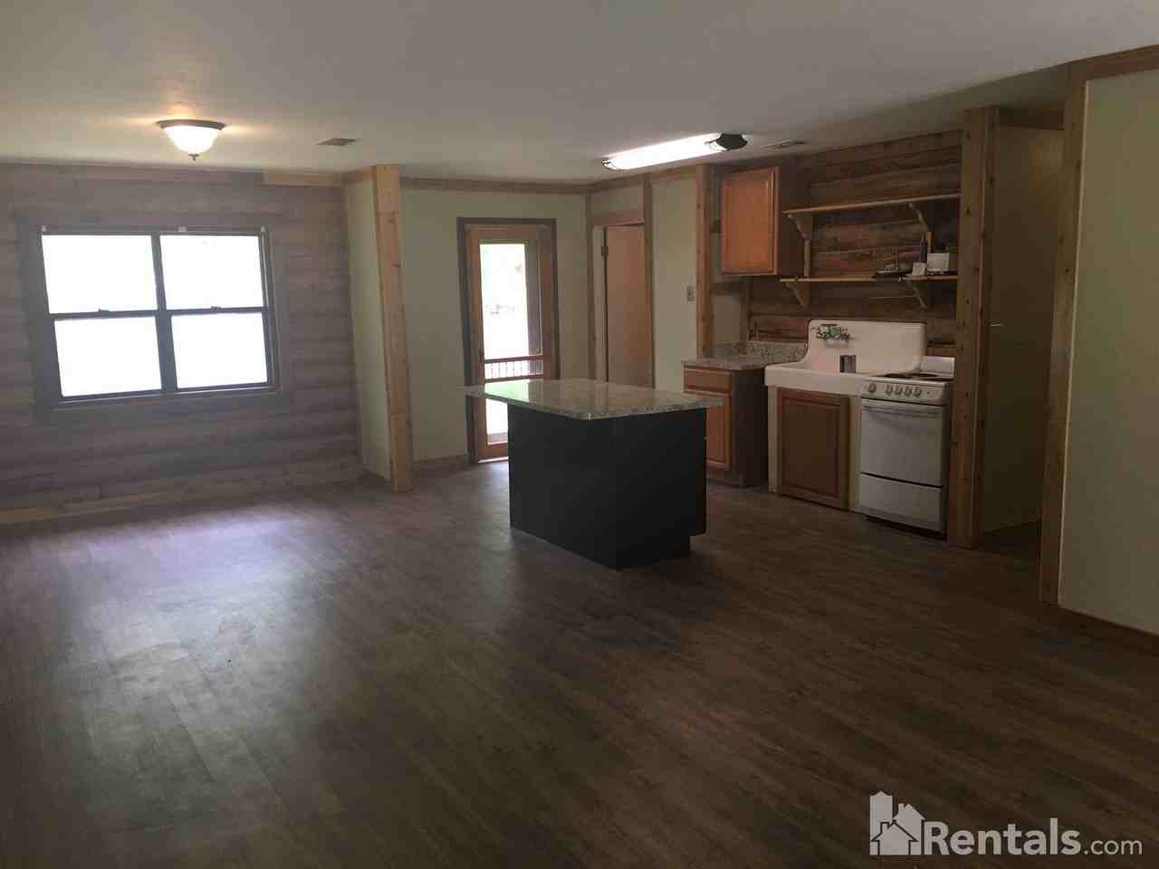 280 Hickory St - Photo 2 of 10