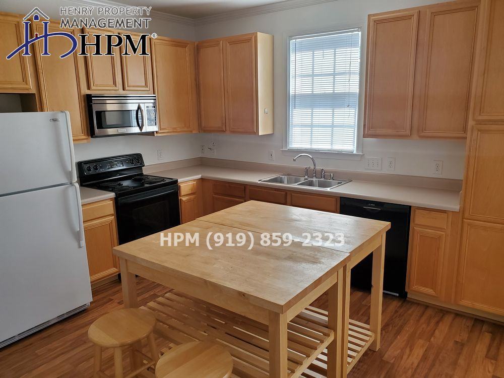 700 Nottinghill Walk - Photo 2 of 10
