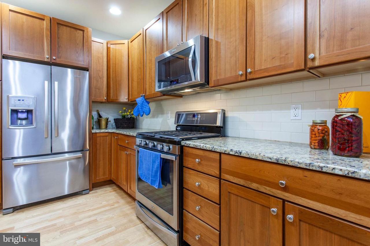 106 Brinley Ct - Photo 2 of 24