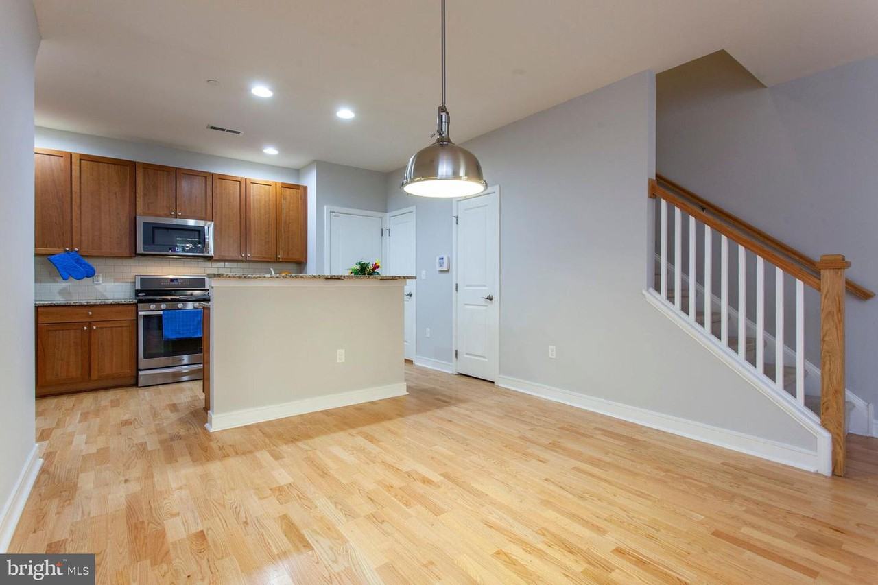 106 Brinley Ct - Photo 3 of 24