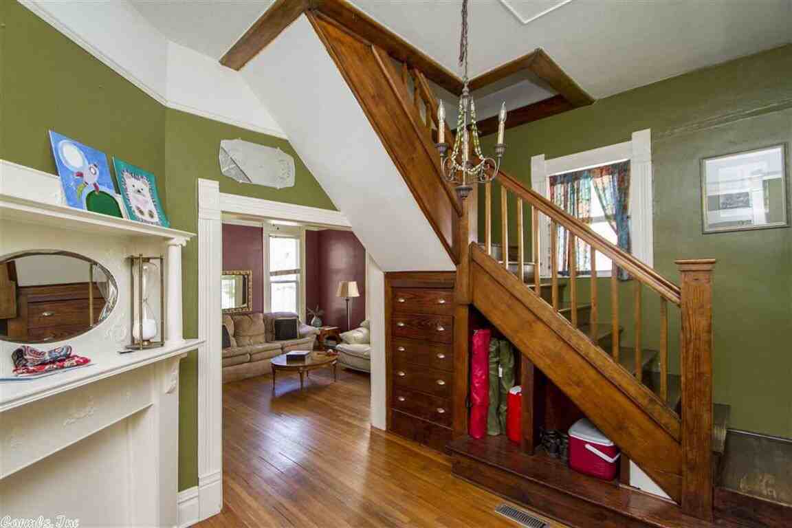 102 Rice St - Photo 2 of 10