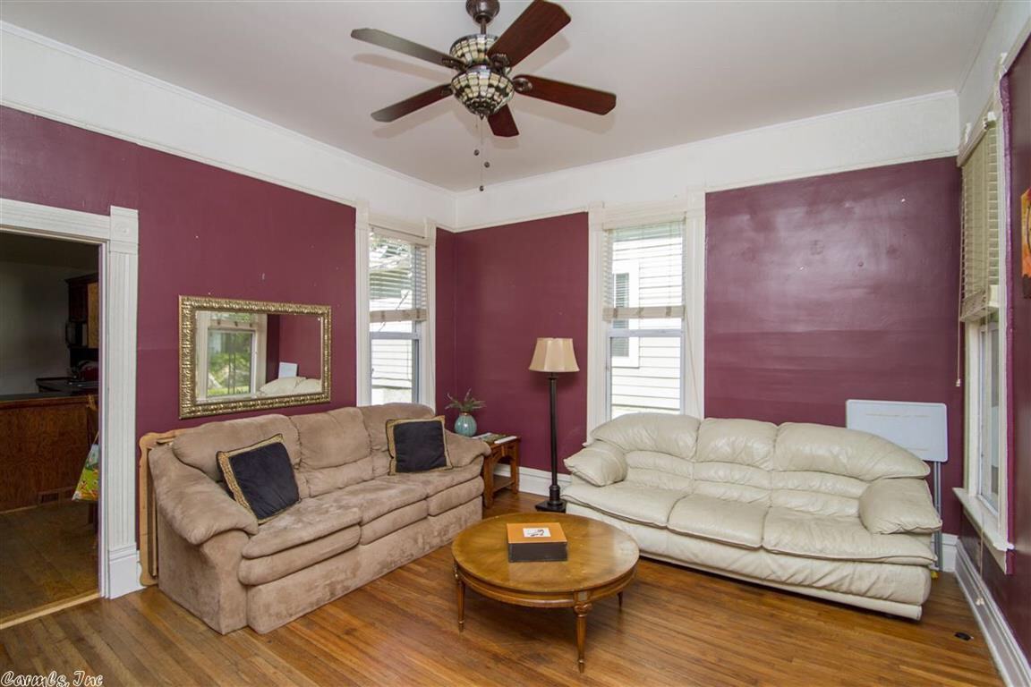 102 Rice St - Photo 3 of 10