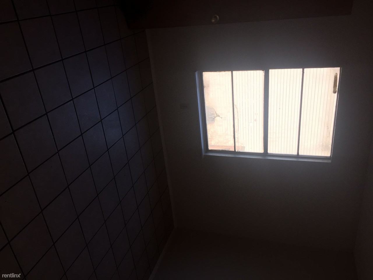 112 E Crest Dr - Photo 3 of 6