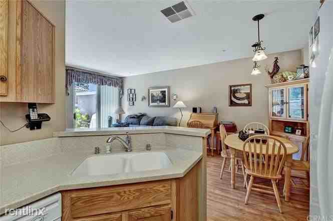 1905 Crescent Oak - Photo 3 of 9